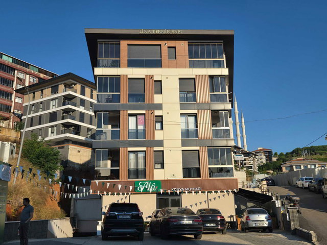 REMAX ASHILL ÜSKÜDAR KIRAZLITEPE 2+1 SATILIK ARA KAT