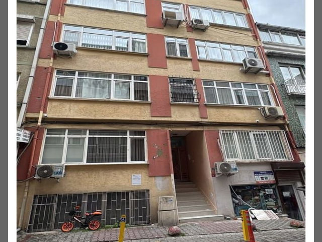BAKIRKÖY İSTANBUL CAD.100M YATIRIMA, OTURUMA UYGUN YENİLENMİŞ