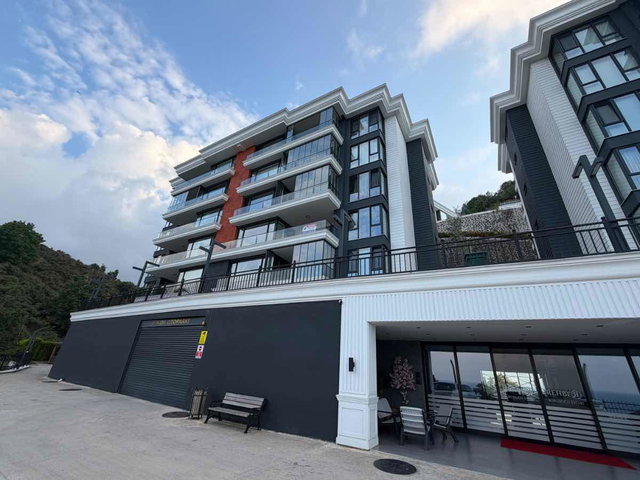 BURUNUCUNDA DENİZ VE DOĞA MANZARALI LÜKS DAİRE