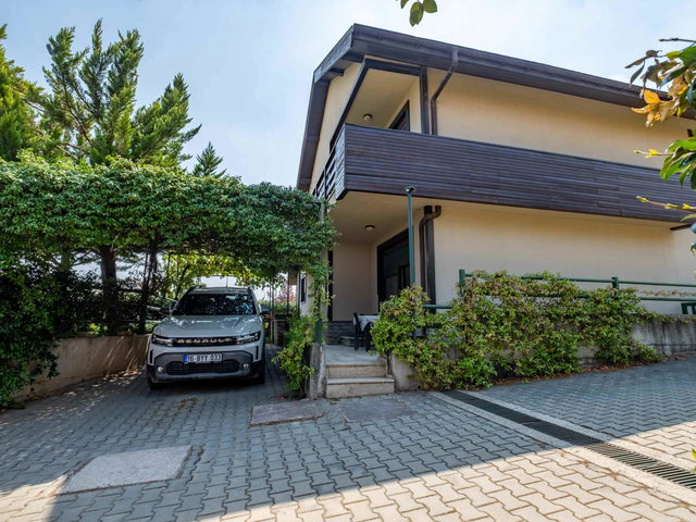 REMAX ADVANTAGE 'TAN ÖZLÜCE DE DEFNE EVLERINDE SATILIK 6+1 VILLA