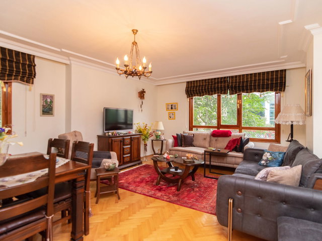 ÇIĞDEM MAHALLESI’NDE MERKEZI KONUMDA GENİŞ TERASLI SATILIK 3+1 DAİRE