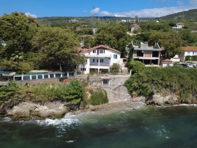 ERDEK’TE KENDI PLAJI VE ÖZEL KOYU OLAN 500 M² MÜSTAKIL VILLA