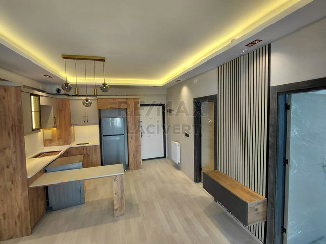 RE/MAX LACIVERT'TEN D.KENT'TE 1+1 SATILIK LÜX DAIRE