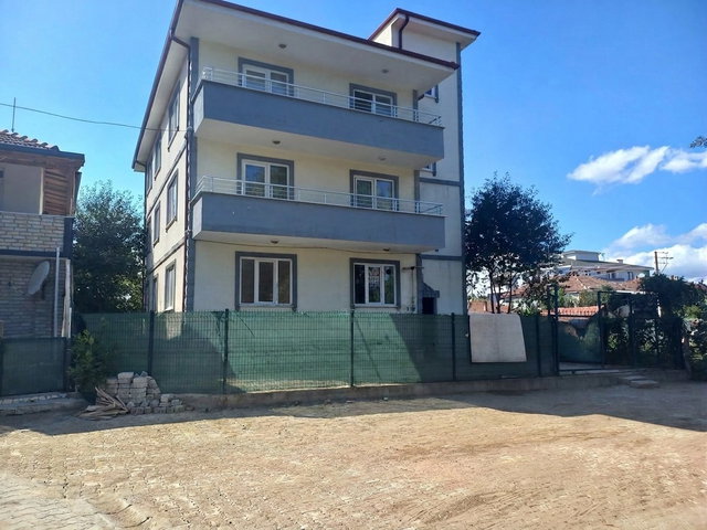 REMAX MAVI-GÜNEŞLER YENI MAH GENIŞ EBEVEYN BANYOLU 3+1