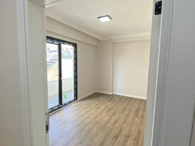 ÇAYIROVA EMEK MAHALLESİNDE GENİŞ 4+1 TERS DUBLEKS DAİRE