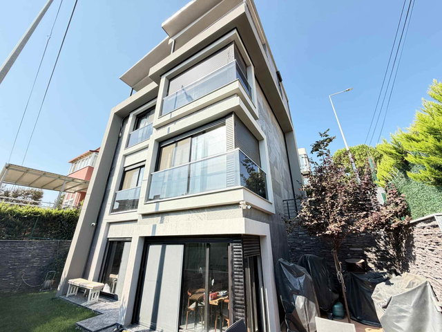URLA KALABAK MAH. DENİZE 50 MT. DENİZ MANZARALI TAM MÜSTAKİL SATILIK VİLLA..