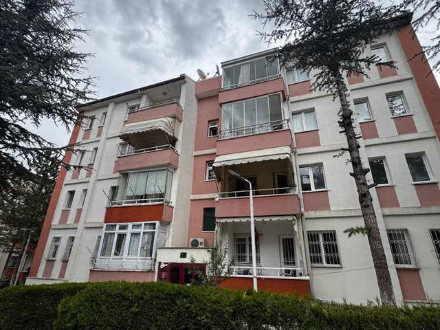KARDELEN’DE UĞUR SİTESİNDE 135 M2 ARSA PAYLI 3+1 DAİRE