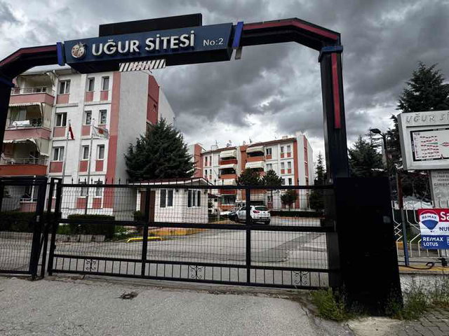 KARDELEN’DE UĞUR SİTESİNDE 135 M2 ARSA PAYLI 3+1 DAİRE
