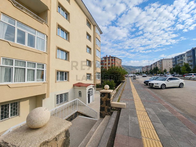 RE/MAX LACİVERT'TEN YILDIZKENT'TE KİRALIK 3+1 DAİRE