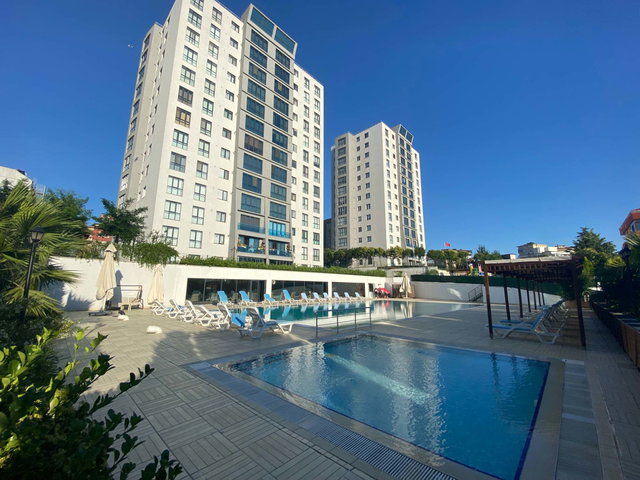 ÜMRANIYE SITE IÇINDE METROYA 150 MT SATILIK ÖNCEPHE  ARAKAT DAİRE