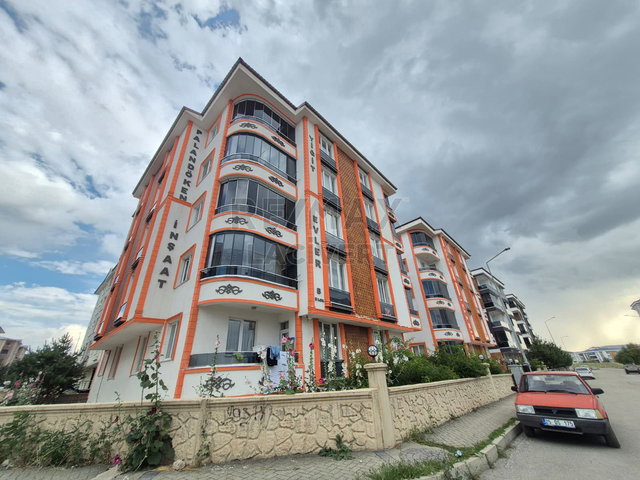 RE/MAX LACIVERT'TEN DADAŞKENT'TE KIRALIK 3+1 DAIRE