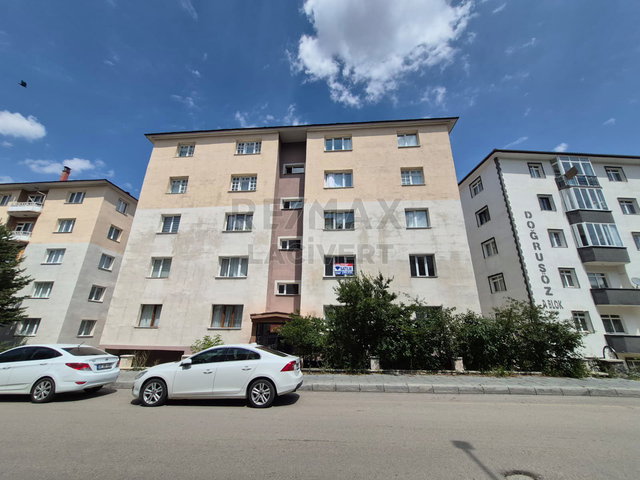 RE/MAX LACIVERT'TEN KAYAKYOLU'NDA SATILIK 3+1 DAIRE