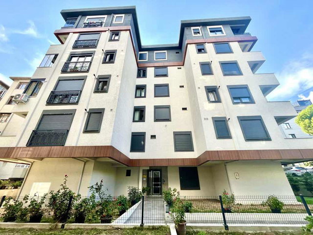 İNCİRLİ CADDESİ  KARTALTEPE'DE GENÇ BİNADA, OTOPARKLI 2+1 SATILIK