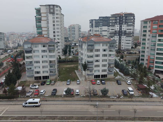 KUŞADASI SEMA SİTESİNDE ARA KAT TEMİZ 3+1 KOMBİLİ ÖNÜ AÇIK