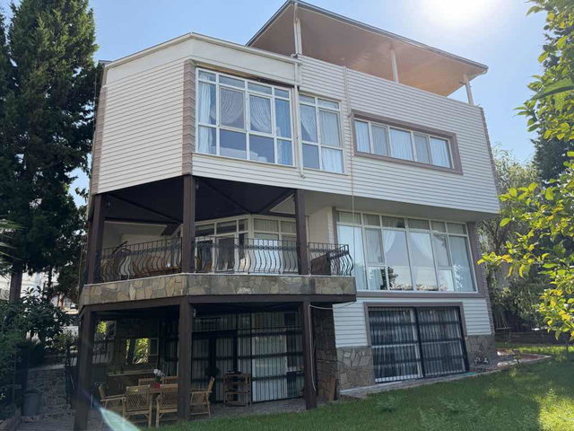 ADANA ÇUKUROVA’DA SİTE İÇİNDE 660 M² BRÜT, 8+2, 3 KATLI LÜKS VİLLA | 4 BANYO