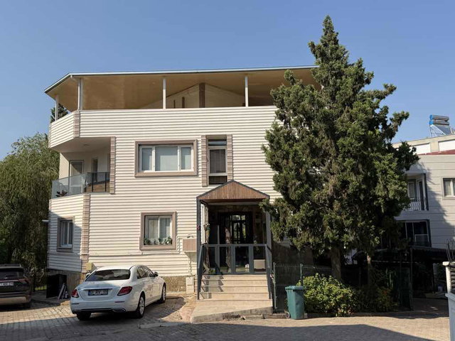 ADANA ÇUKUROVA’DA SİTE İÇİNDE 660 M² BRÜT, 8+2, 3 KATLI LÜKS VİLLA | 4 BANYO