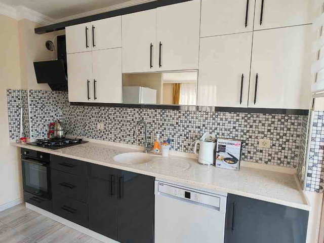 KUŞADASI İKİÇEŞMELİK’TE MAVİ YEŞİL SİTESİ’NDE EŞYALI 2+1 | BALKON | 4. KAT