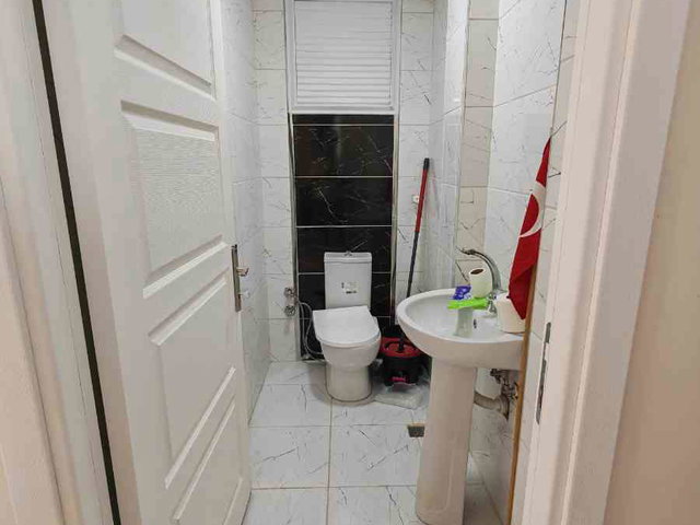 KUŞADASI İKİÇEŞMELİK’TE MAVİ YEŞİL SİTESİ’NDE EŞYALI 2+1 | BALKON | 4. KAT