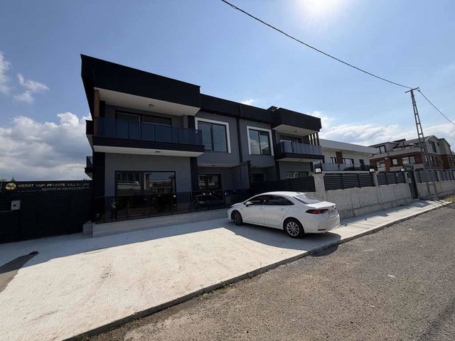 BAŞİSKELE YENİKÖY 4+1 SATILIK VİLLA