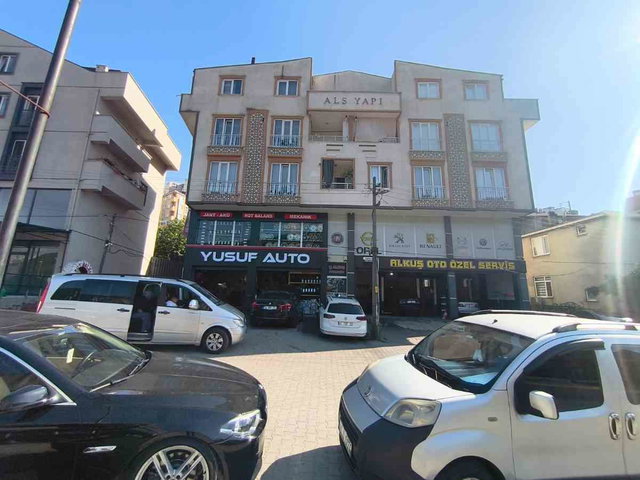 GEBZE KÖŞKLÜÇEŞMEDE ANA YOLA SIFIR, BİNADA SATILIK 2+1 DAİRE