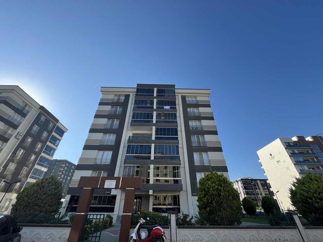 ÇANAKKALE MERKEZ’DE SİTE İÇİNDE 3+1 EŞYALI, 2 BANYOLU, BALKONLU KİRALIK DAİRE