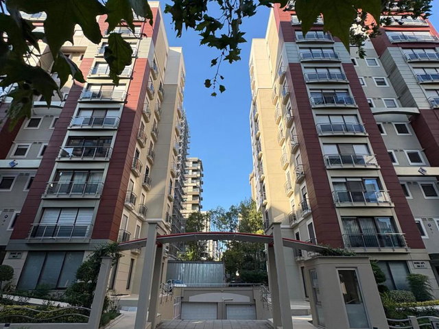 SUADİYE SAHİLDE GENÇ BİNADA 2+1 KİRALIK DAİRE