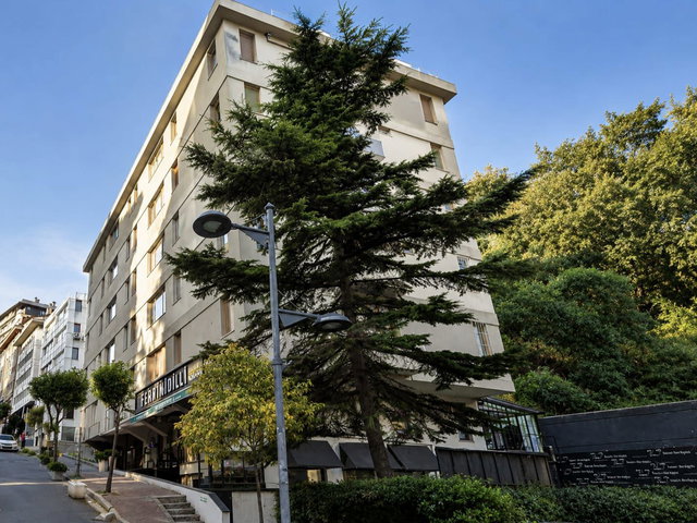 TEŞVİKİYE FERAH SOKAK’TA OTOPARKLI, ASANSÖRLÜ 3+1 SATILIK DAİRE