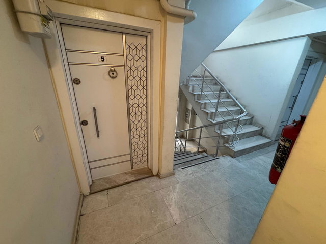 REMAX YAZ DAN İZMİR YOLU YANINDA EŞYASIZ KİRALIK 1+1 DAİRE