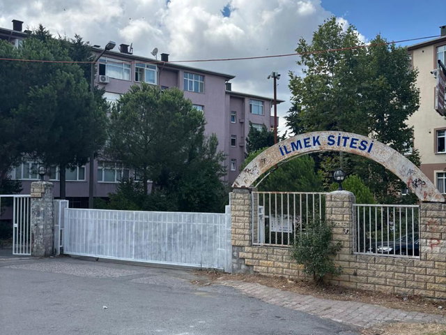 AKŞEMSETTIN METROYA YÜRÜME MESAFESINDE SITE'DE KİRALIK 2+1 DAİRE