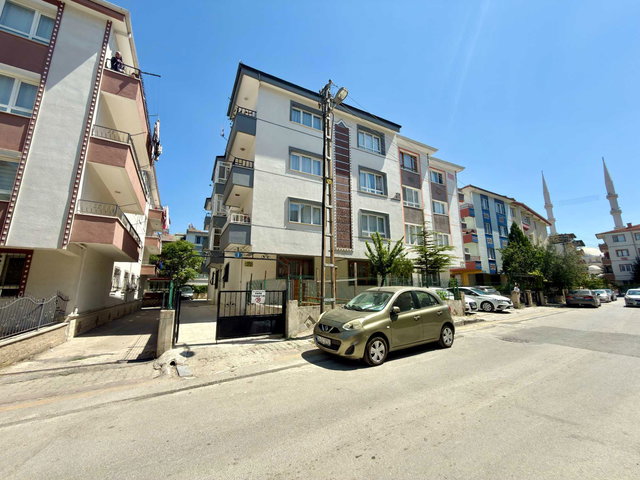ETİMESGUT PİYADE MAH.’DE 3+1 120 M² | EN ÜST KAT | 2 BALKON | DOĞALGAZ KOMBİLİ | BOŞ