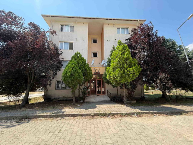 REMAX DESIGN KORUCUK VAKIF EVLERİNDE KİRALIK 1+1 DAİRE