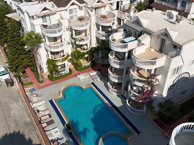 DİDİM MAVİŞEHİR’DE SAHİLE YAKIN, HAVUZLU SİTEDE 2+1, ÇİFT BANYOLU, GENİŞ BALKONLU DAİRE