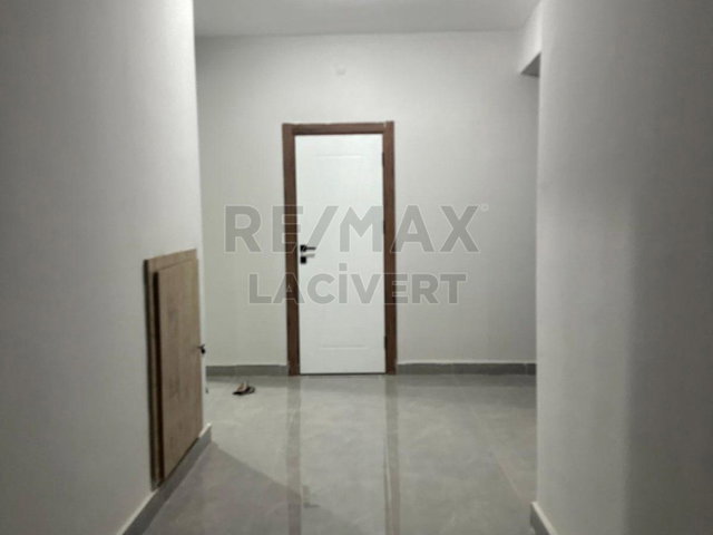 RE/MAX LACIVERT'TEN YILDIZKENT'TE SATILIK 4+1 DAIRE