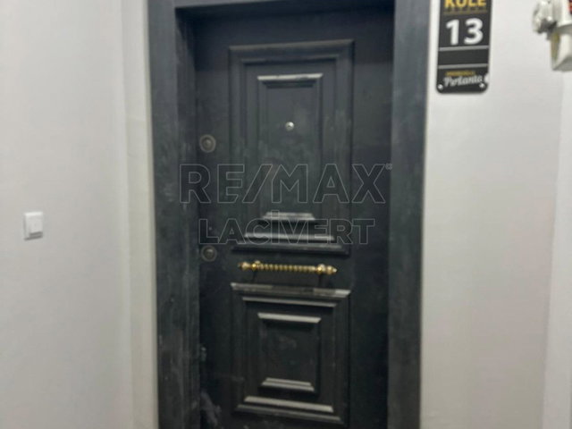 RE/MAX LACIVERT'TEN YILDIZKENT'TE SATILIK 4+1 DAIRE