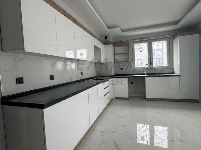 RE/MAX LACIVERT'TEN YILDIZKENT'TE SATILIK 4+1 DAIRE
