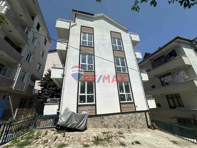 ŞEHİTLER MAHALLESİ'NDE SIFIR BİNADA SATILIK ARAKAT