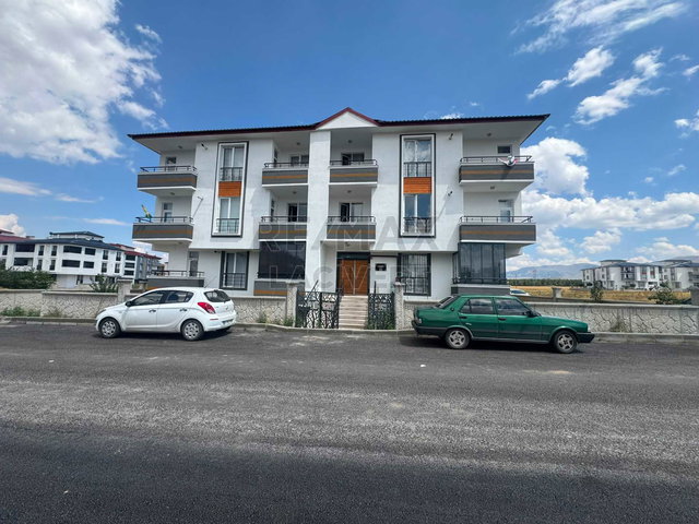 RE/MAX LACIVERT'TEN DADAŞKENT'TE SATILIK 1+1 DAIRE