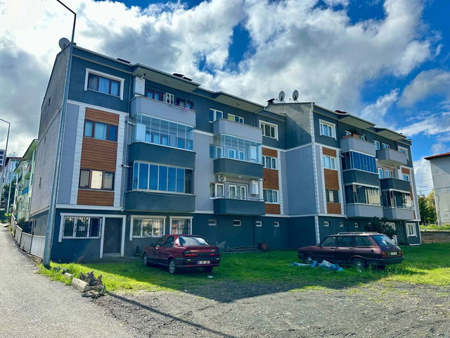 PELİTLİDE TEMİZ MASRAFSIZ SOBALI KİRALIK 3+1  DAİRE