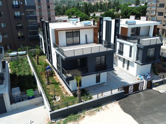 RE/MAX RİNA'DAN ESKİ MEZİTLİ'DE 280M² LÜKS DUBLEKS VİLLA