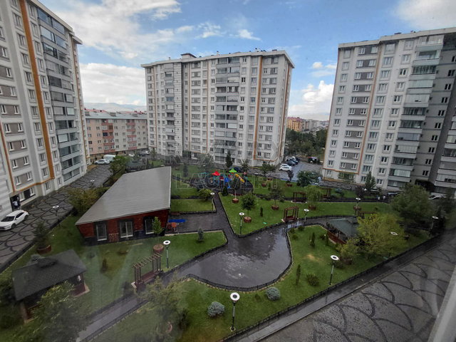​RE/MAX LACIVERT'TEN BOSTANCIOĞLU'NDA KIRALIK 3+1 DAIRE