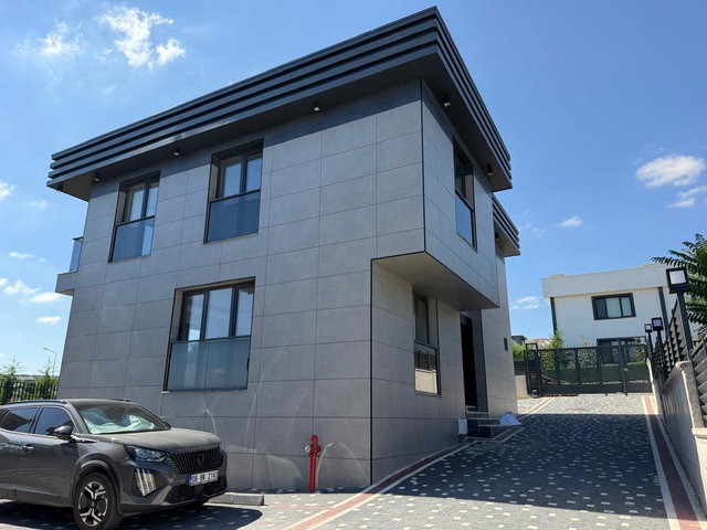 YENI BAĞLICA'DA PRESTIJLI KIRALIK 5+2 LÜKS VİLLA