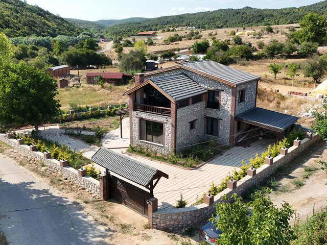 REMAX LAND’DEN KIRKLARELİ GEÇİTAĞZI’NDA SATILIK 5+1 TAŞ VİLLA