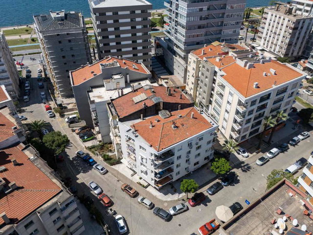 KARŞIYAKA AKSOY GIRNE BULVARI'NDA AYRICALIKLI DENIZ MANZARALI TRAMVAY YANI 3+1 SATILIK DAIRE