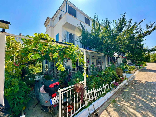 KUŞADASI GÜZELÇAMLI ÇIVRILLILER SITESI 3+1 TRIPLEKS VILLA