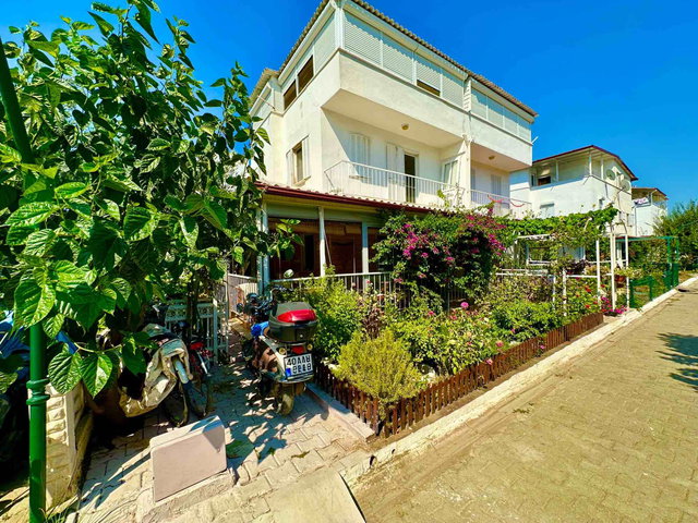 KUŞADASI GÜZELÇAMLI ÇIVRILLILER SITESI 3+1 TRIPLEKS VILLA