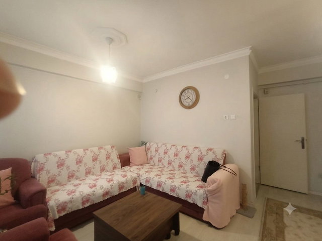 REMAX KANYON'DAN İZMİT MERKEZDE EŞYALI ARAKAT 2+1 DAİRE