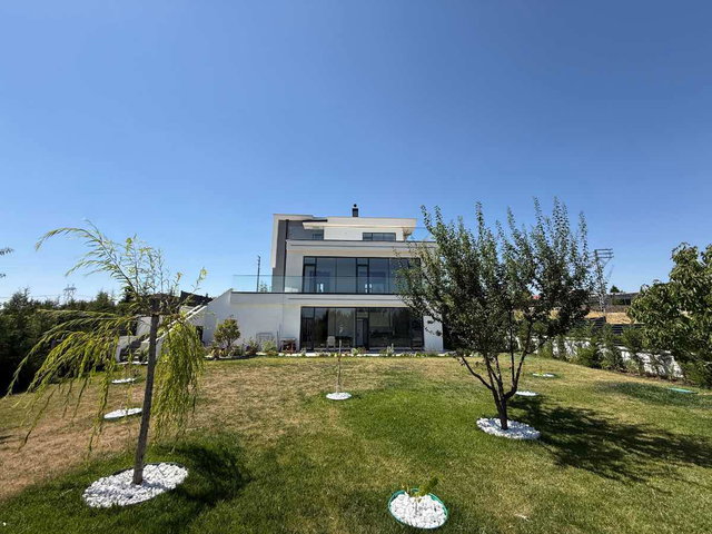 GÖLBAŞI BALLIKPINAR'DA 4+2 750 M² ARSA PAYLI, 330 M² NET MÜSTAKİL ASANSÖRLÜ  VİLLA