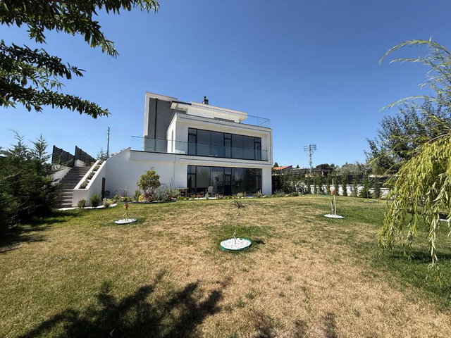 GÖLBAŞI BALLIKPINAR'DA 4+2 750 M² ARSA PAYLI, 330 M² NET MÜSTAKİL ASANSÖRLÜ  VİLLA
