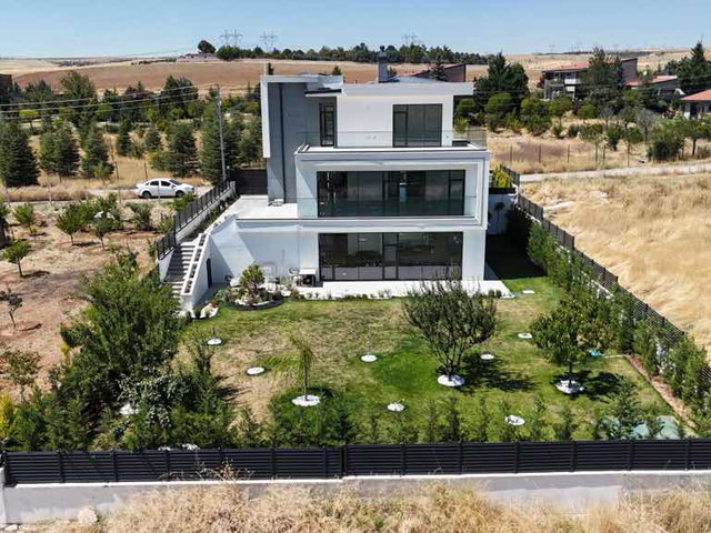 GÖLBAŞI BALLIKPINAR'DA 4+2 750 M² ARSA PAYLI, 330 M² NET MÜSTAKİL ASANSÖRLÜ  VİLLA