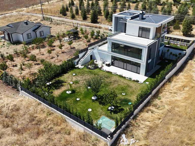 GÖLBAŞI BALLIKPINAR'DA 4+2 750 M² ARSA PAYLI, 330 M² NET MÜSTAKİL ASANSÖRLÜ  VİLLA
